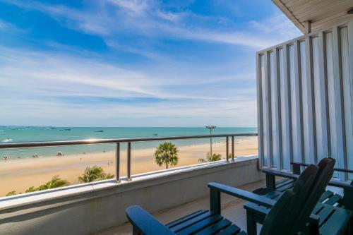 Baboona Beachfront Living Pattaya Esterno foto