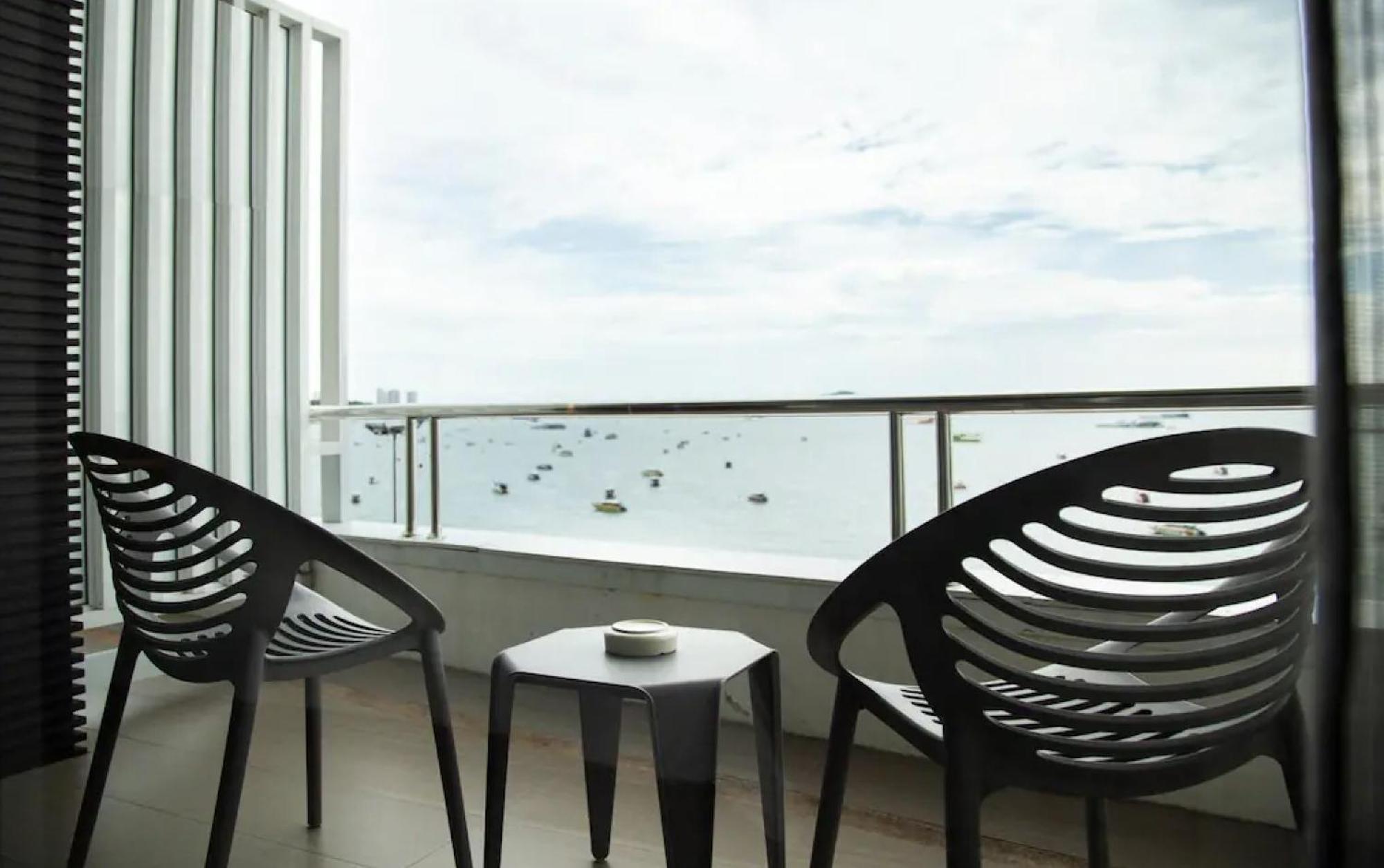 Baboona Beachfront Living Pattaya Esterno foto