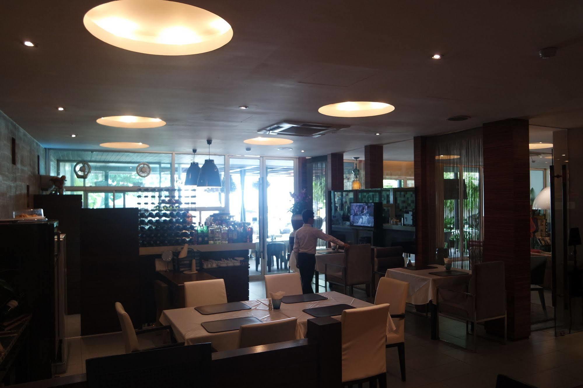 Baboona Beachfront Living Pattaya Esterno foto