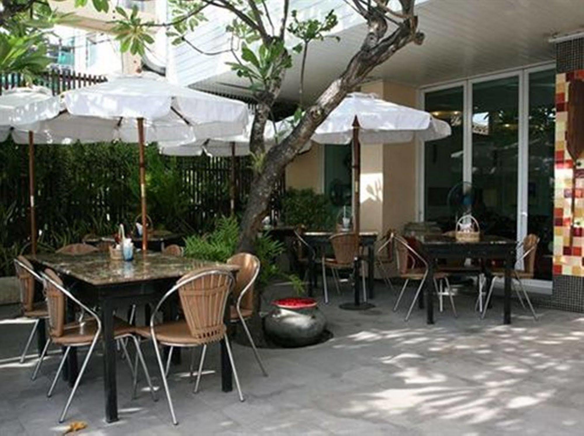 Baboona Beachfront Living Pattaya Esterno foto