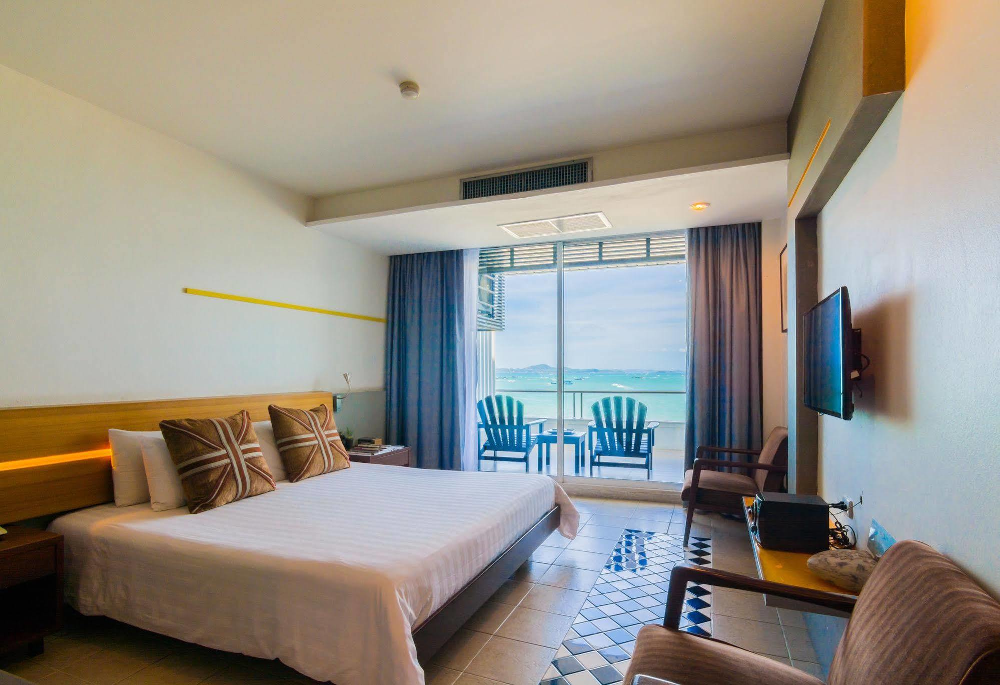 Baboona Beachfront Living Pattaya Esterno foto