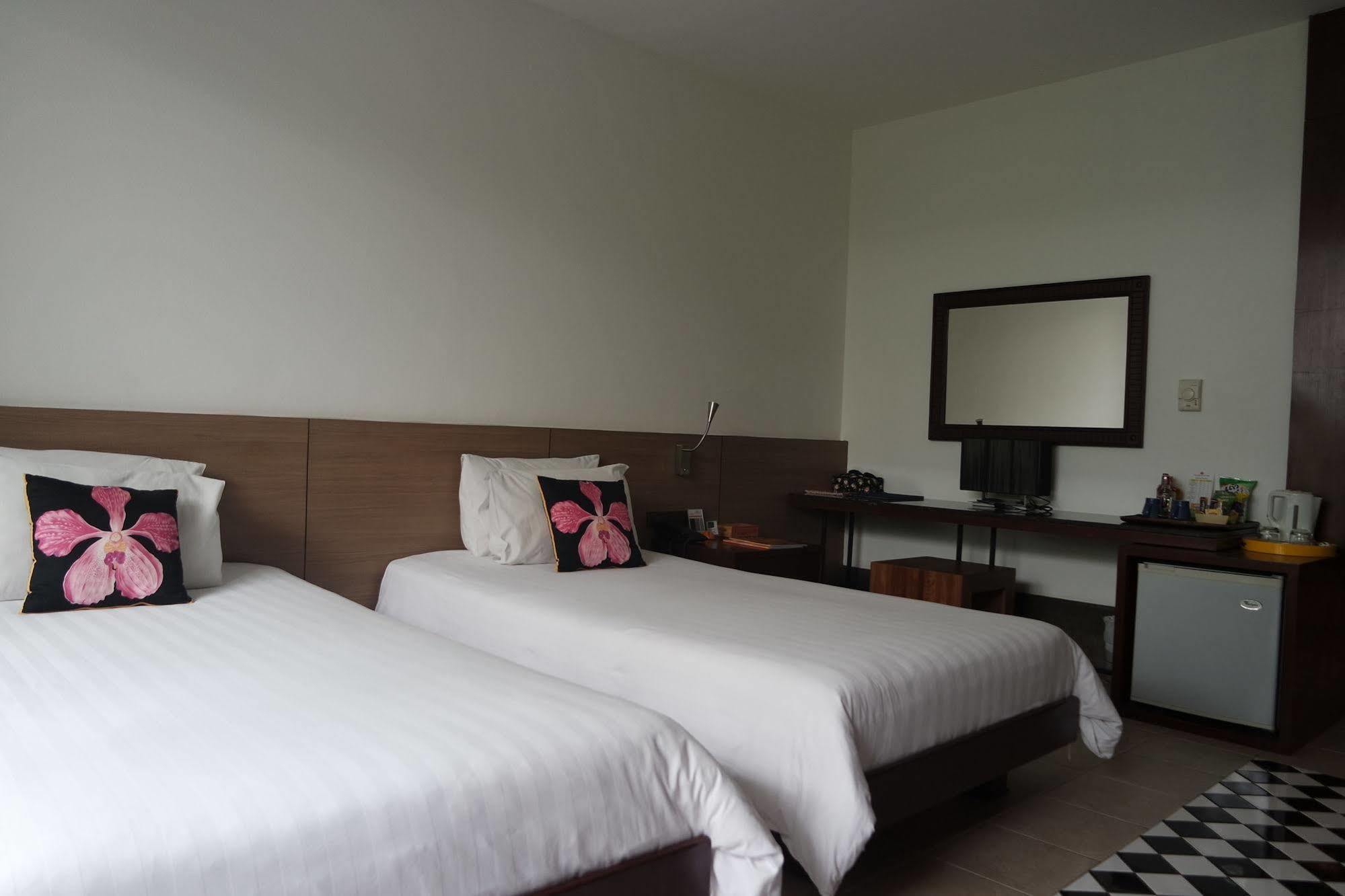 Baboona Beachfront Living Pattaya Esterno foto