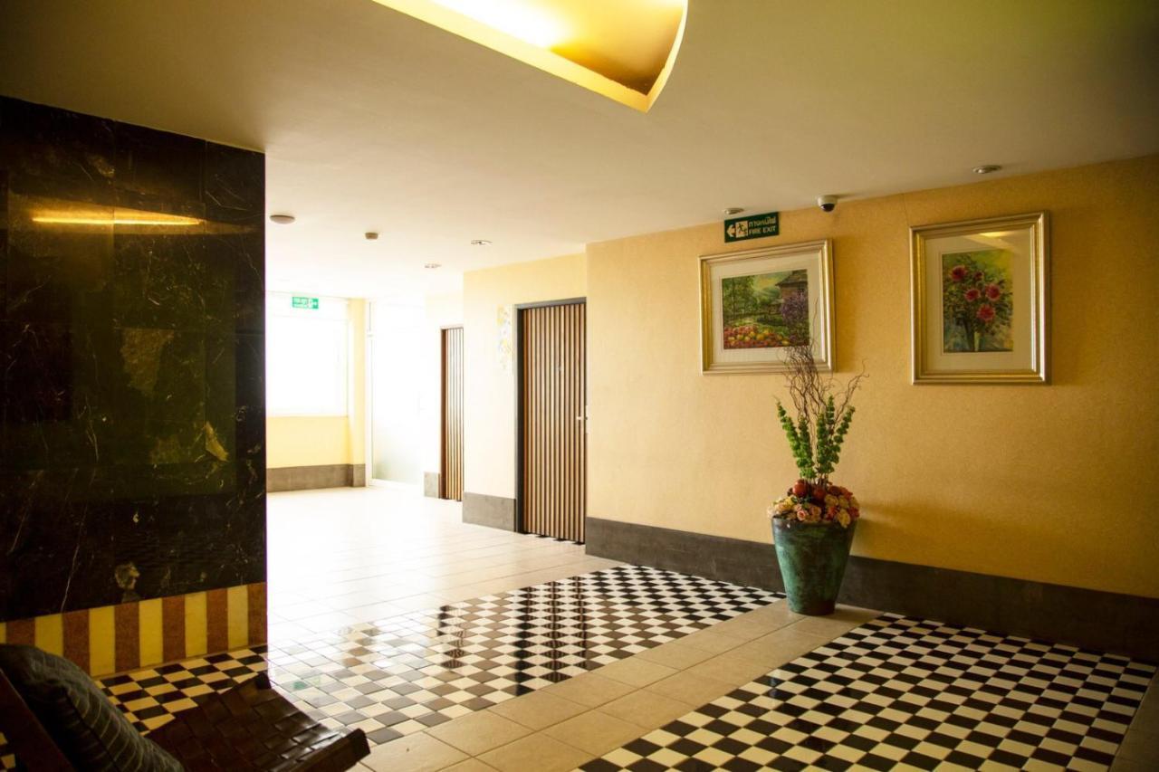 Baboona Beachfront Living Pattaya Esterno foto